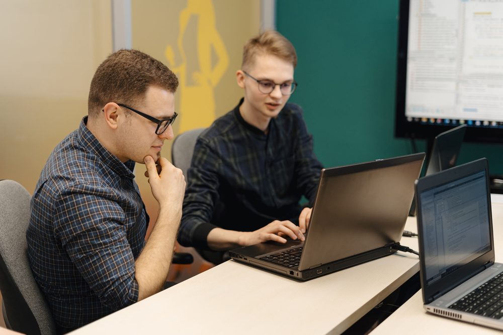 Tworzenie stron internetowych – kompletny przewodnik dla firm, które chcą sprzedawać, a nie tylko „być w internecie”