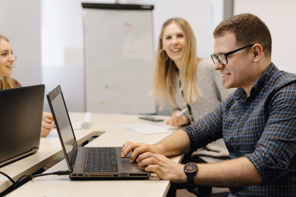 Zespół pracujący nad projektowaniem Strony Internetowej